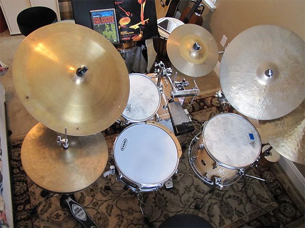 The jazz kit from above, cymbals in front