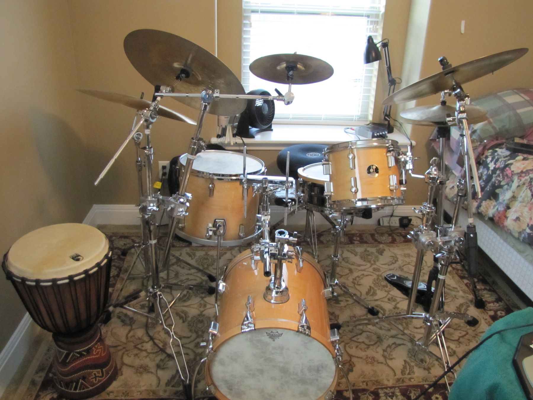 The natural-finish jazz kit
